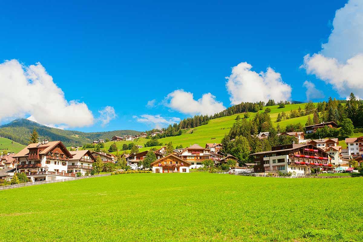 Blick auf St. Vigil in Enneberg